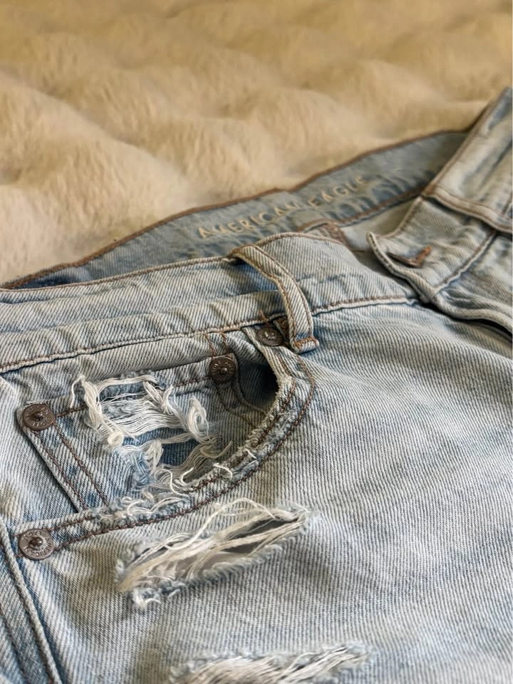 American Eagle Light Wash Jeans – Size 2 - photo 4