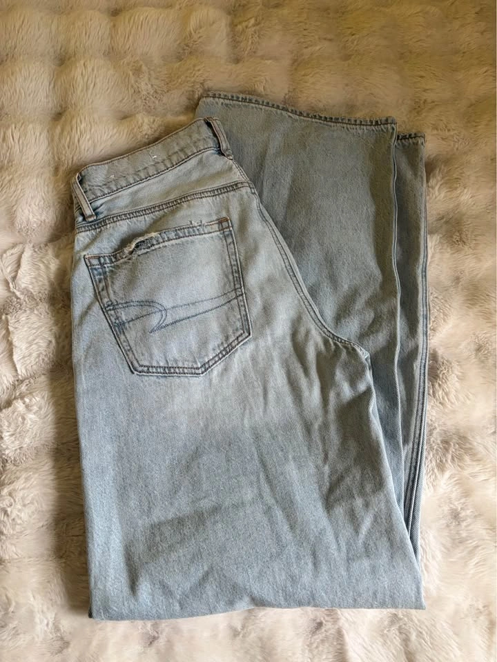 American Eagle Light Wash Jeans – Size 2 - photo 5