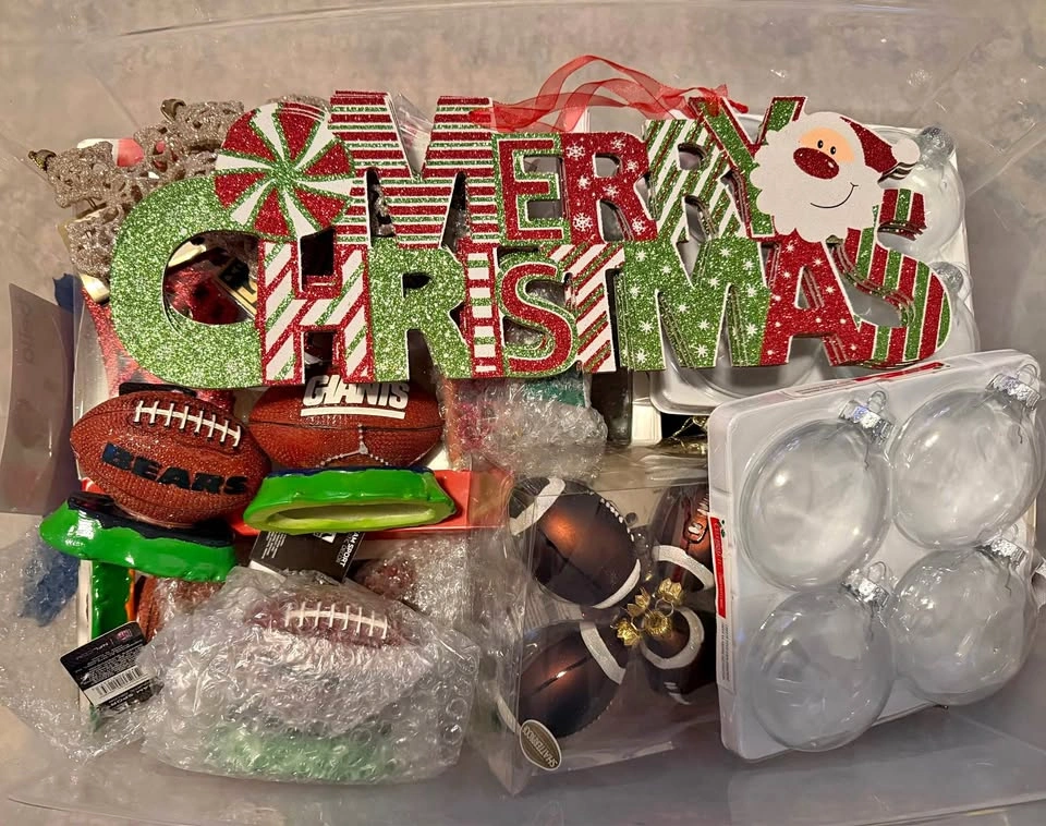 Christmas Ornaments Decorations Stockings & More Lot