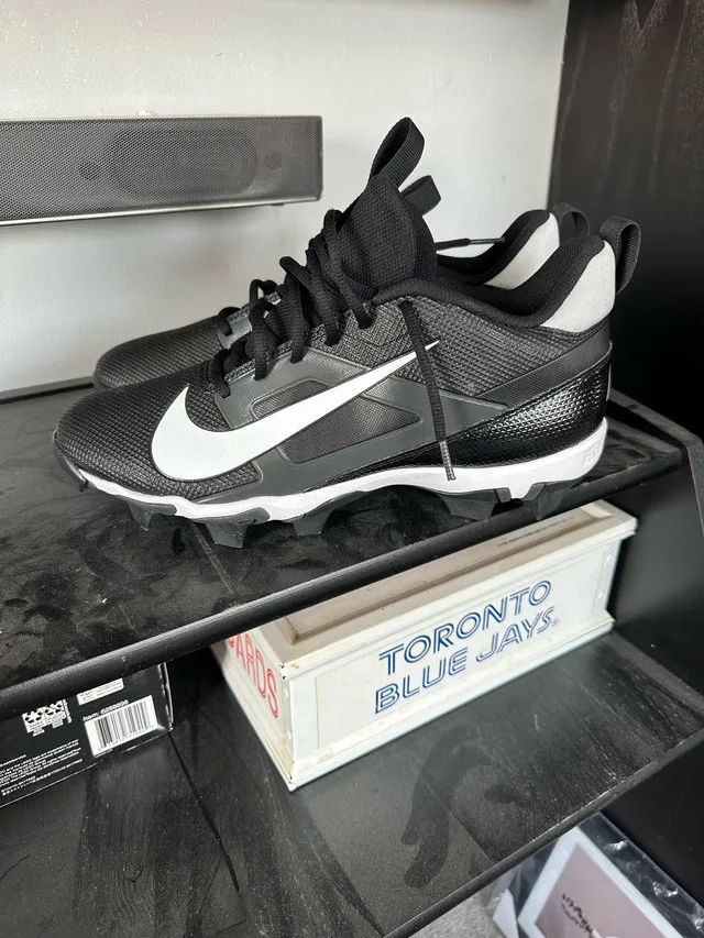 Nike cleats 10.5 thumbnail
