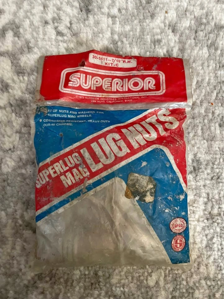 Vintage Superior Lug Nuts 30-5611-7/16” R.H Kit-F (1973)