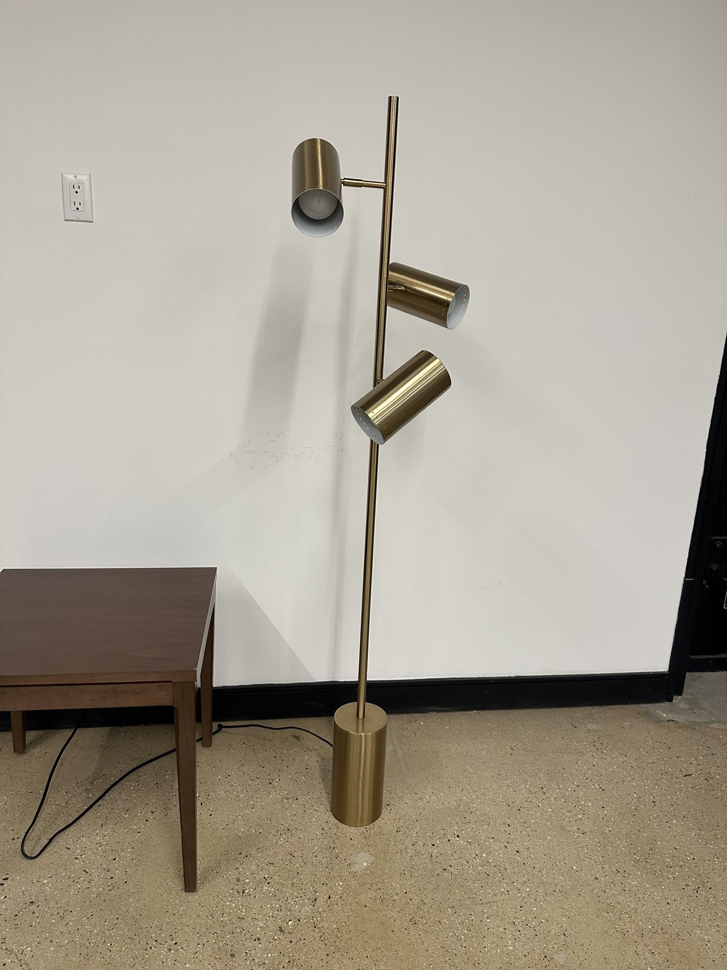 Hampton & Thyme 3-Light Floor Lamp with Metal Shade - photo 4