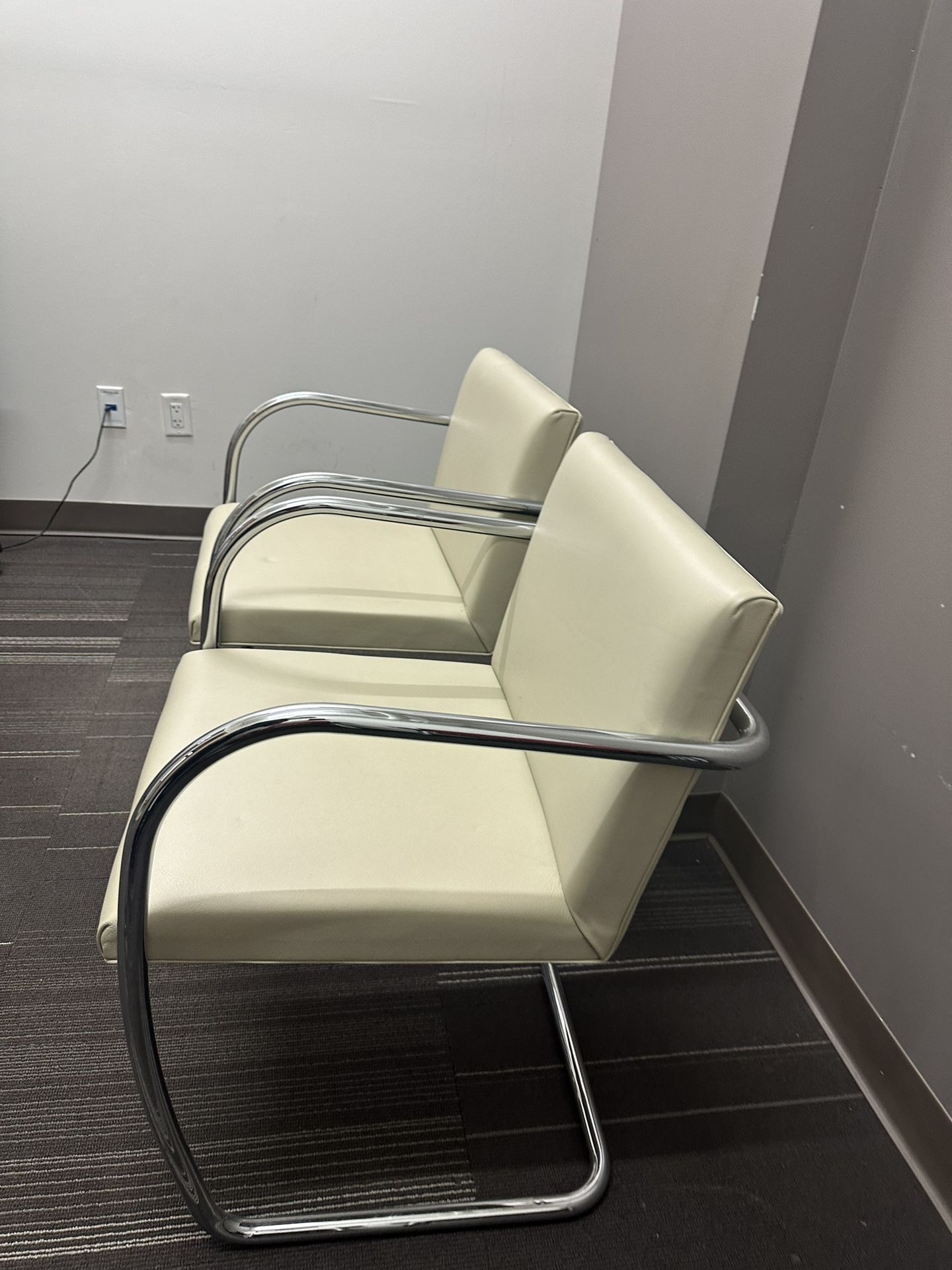 2 Mid-Century American White Leather and Chrome Armchairs - photo 2