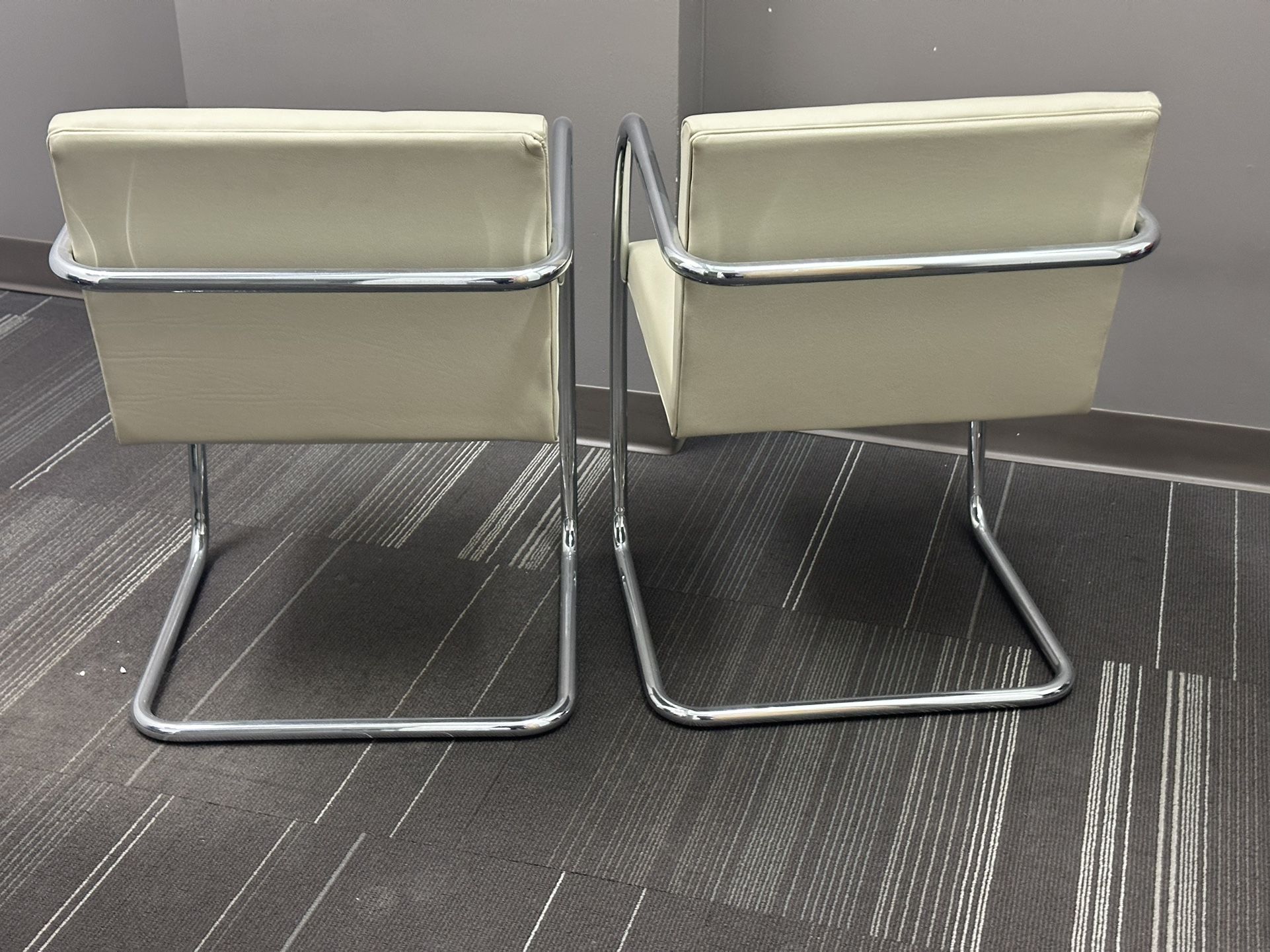 2 Mid-Century American White Leather and Chrome Armchairs - photo 3