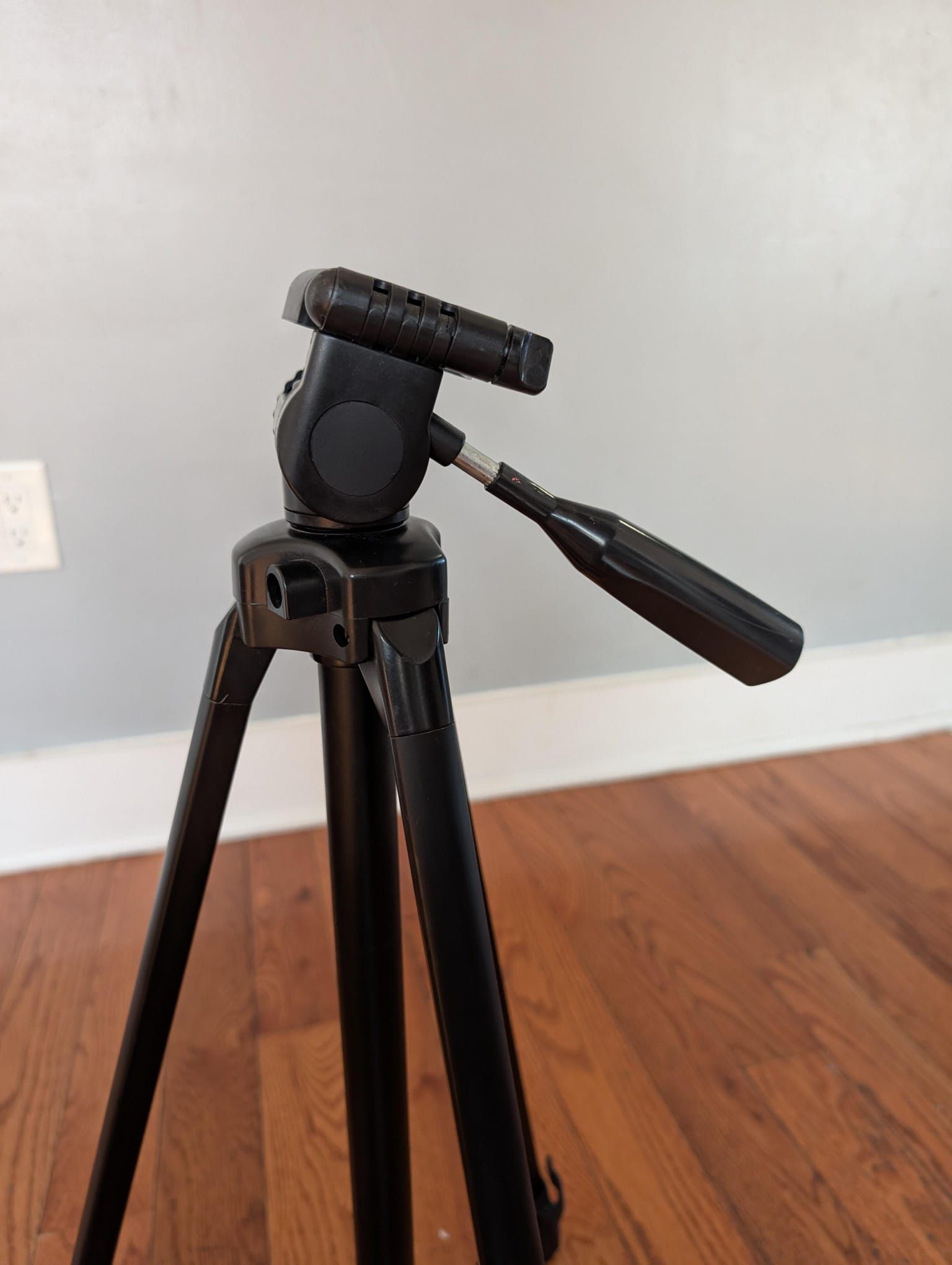 XT72TRB Tripod 72 Inches High - photo 2