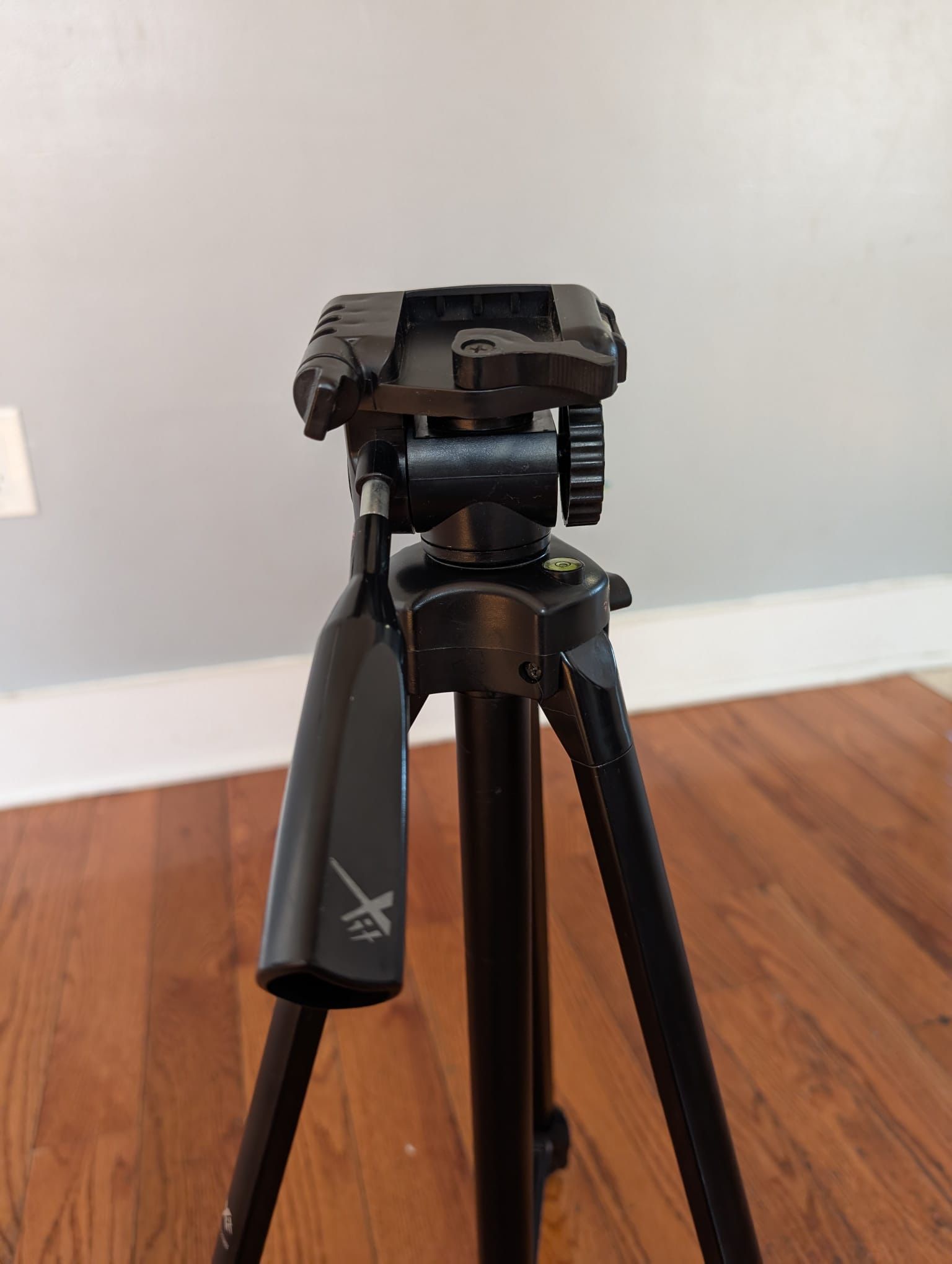 XT72TRB Tripod 72 Inches High - photo 4