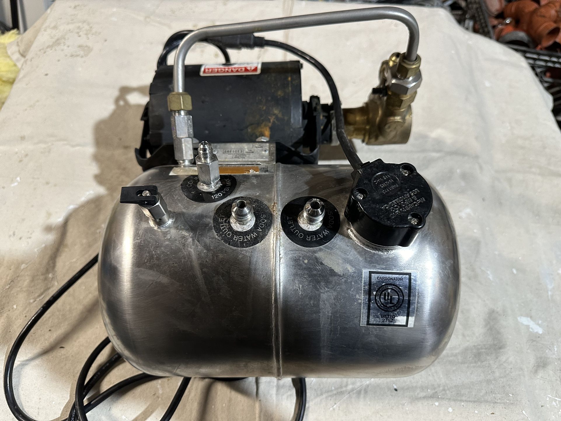 McCann's Big Mac Soda Carbonator E Series 115v Model E400397 - photo 2