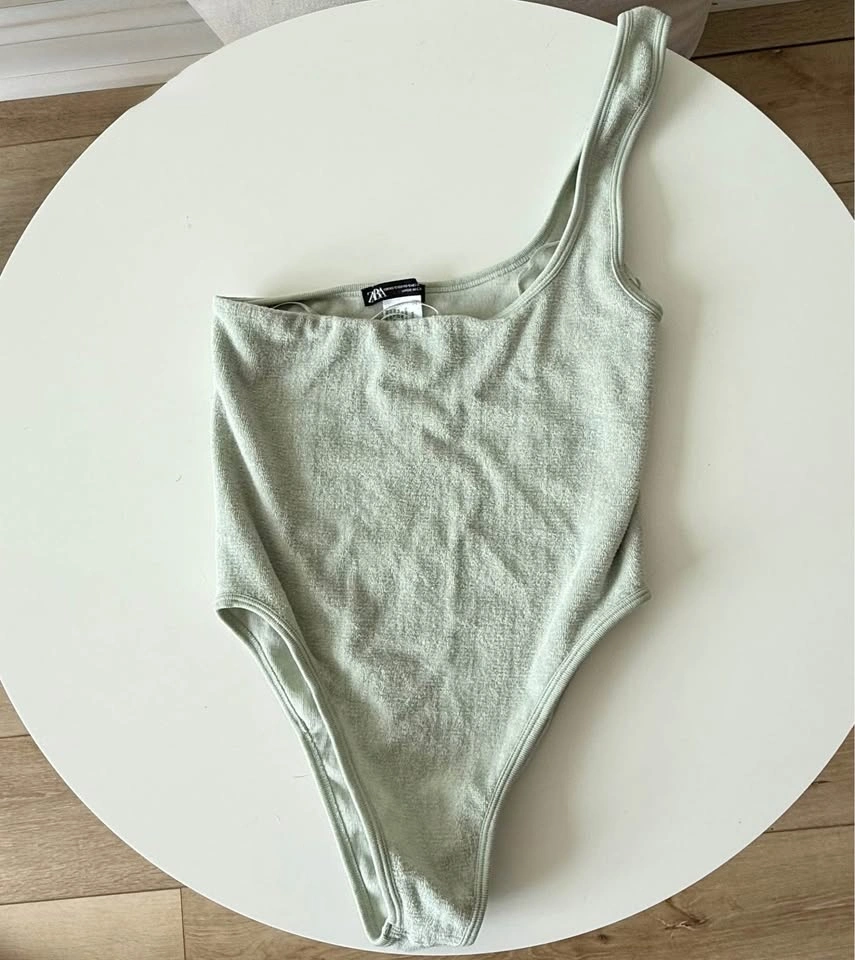 Trendy Women’s Clothing – Tops & Dresses (New & Like New!) - photo 2