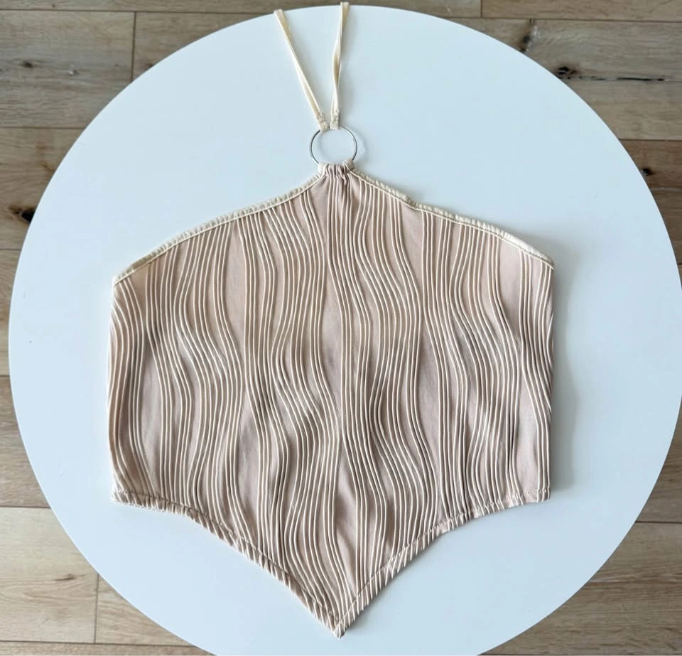 Trendy Women’s Clothing – Tops & Dresses (New & Like New!) - photo 4