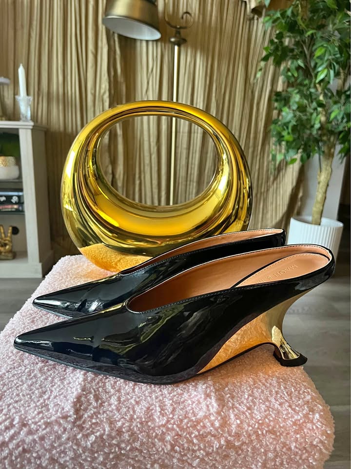 Patent Leather Mueller Women‘s Shoes 8.5 (Like New)