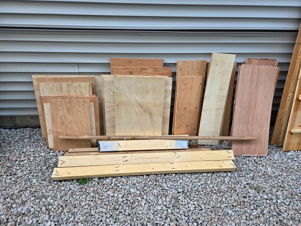 Free scrap wood a variety of sizes - photo 2
