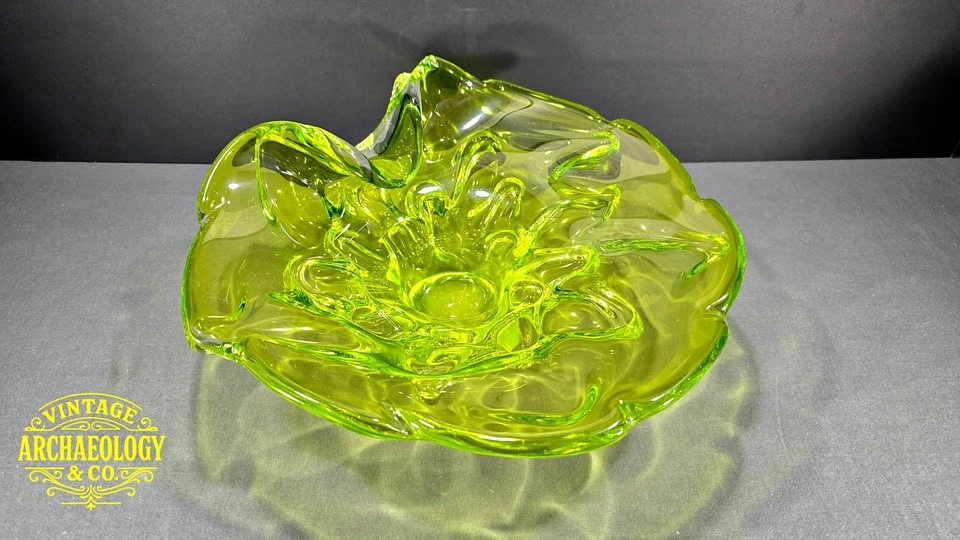 GREEN GLASS BOWL WITH RUFFLED EDGE