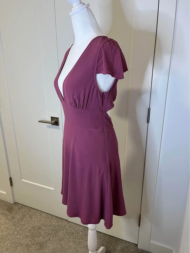 ARITZIA SUNDAY BEST Plum V-Neck Short Sleeve Dress - photo 2