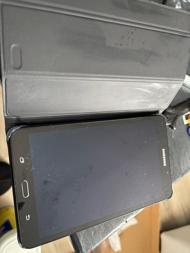 Samsung Galaxy Tab SM-T280 With cover