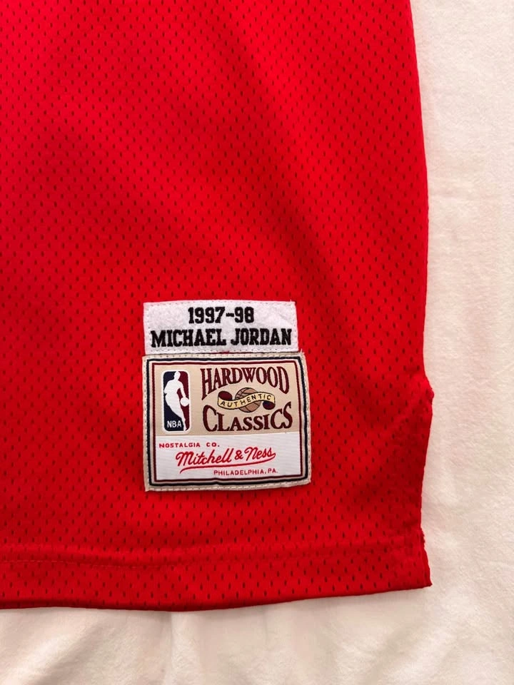 BRAND NEW 97-98 Chicago Bulls Michael Jordan Jersey 5XL - photo 5