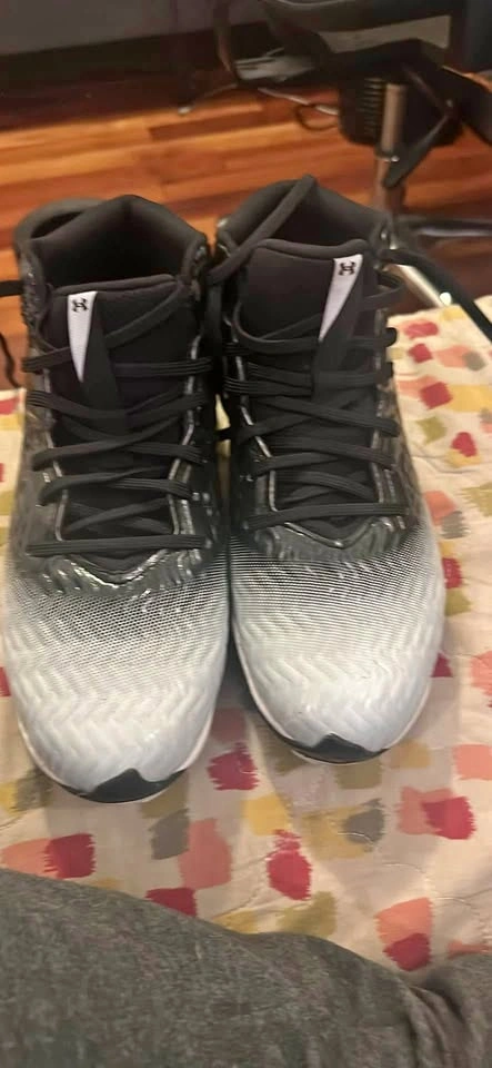 Under Armour Spotlight Hammer Wide Cleats - Size 10