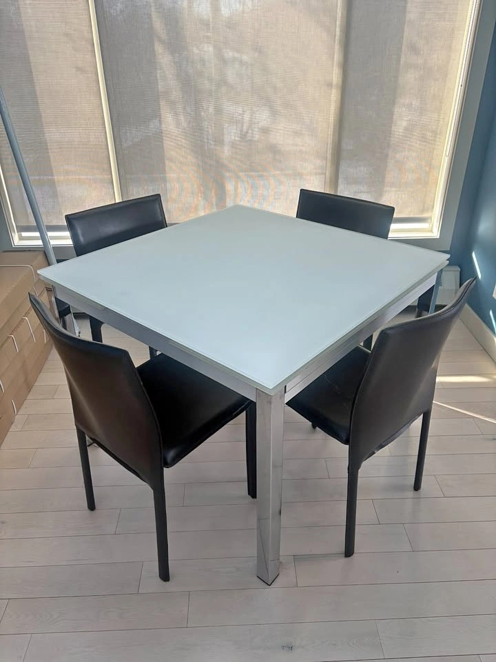 Dining Room Table with Chairs. Frosted glass and extendable.