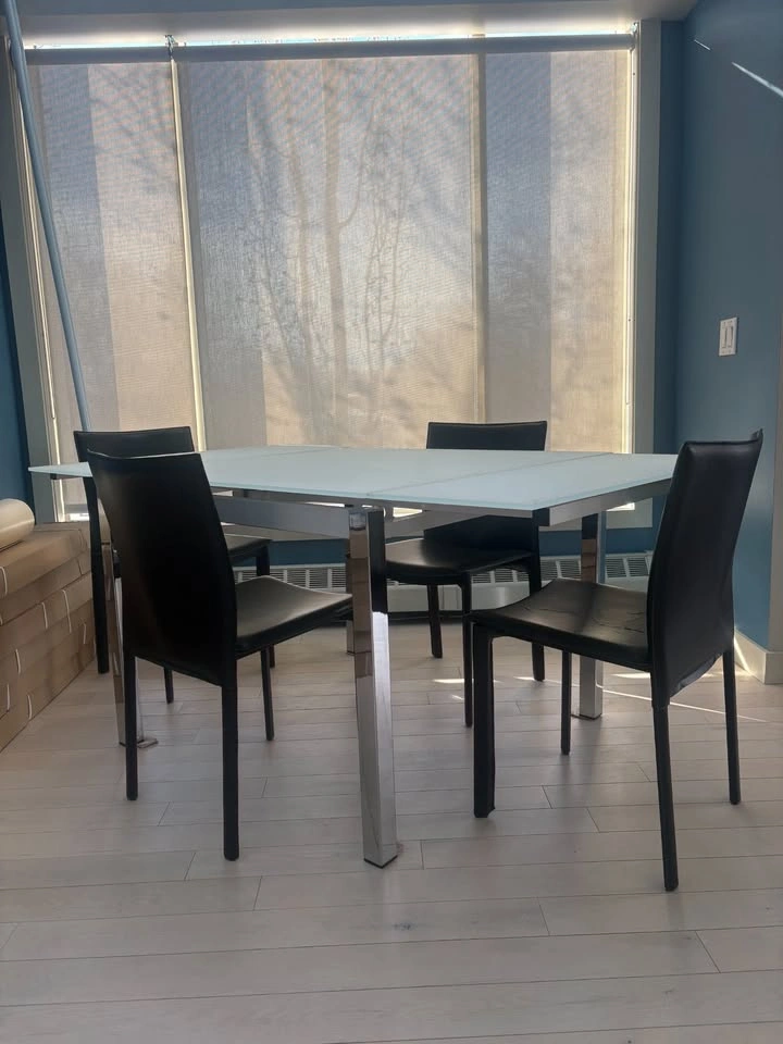 Dining Room Table with Chairs. Frosted glass and extendable. - photo 4
