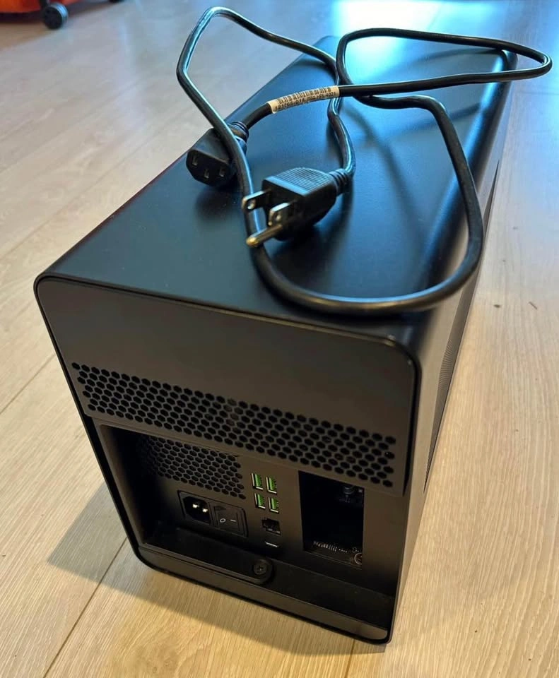 Razer Core X Chroma eGPU Enclosure - Thunderbolt 3, 700W PSU - photo 3