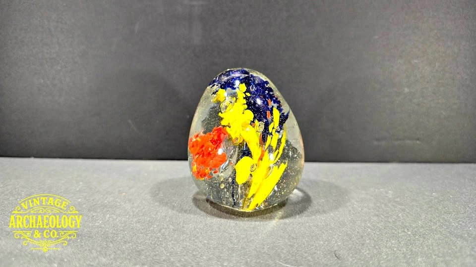 ART GLASS PAPERWEIGHT WITH UNDERWATER THEME