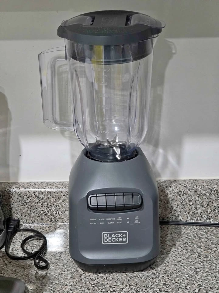 Black+Decker 8-Speed Blender + FREE Hamilton Beach Grinder