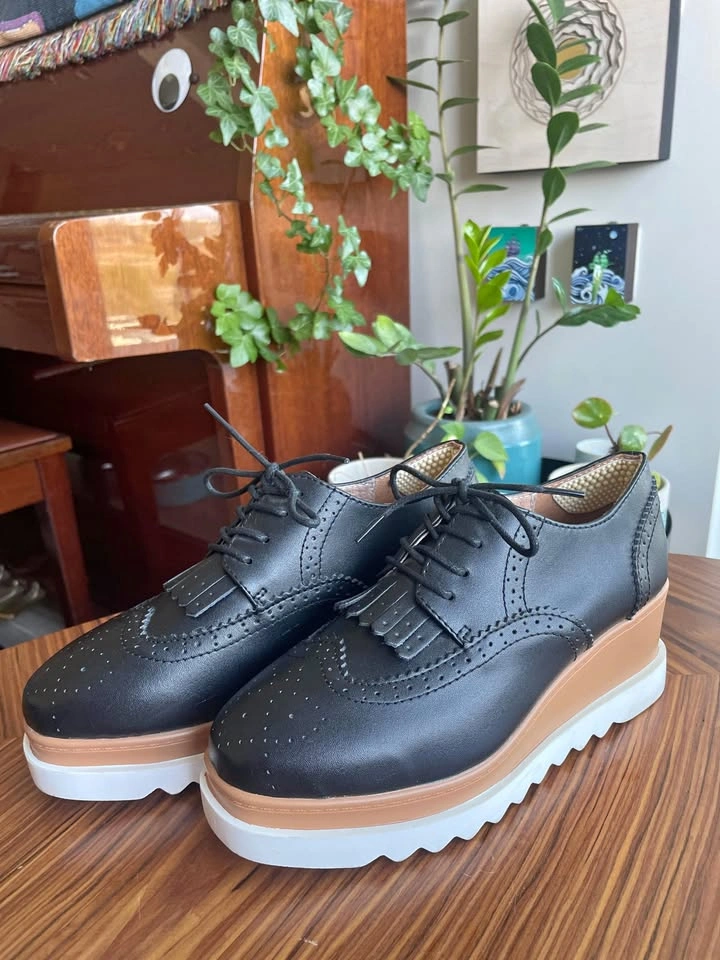 Black Platform Oxfords - Women's 7.5