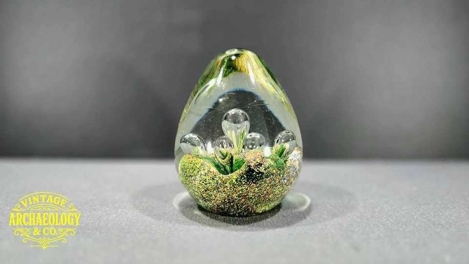 ART GLASS PAPERWEIGHT WITH CONTROLLED BUBBLES - photo 2