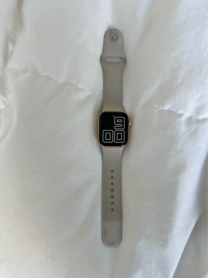 Apple Watch SE (1st Gen, 40mm, GPS, Aluminum)