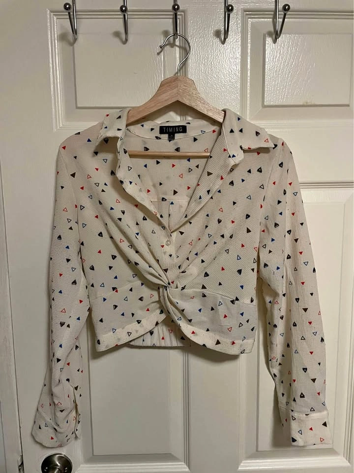 Timing Cropped Knotted Front Blouse M Triangle Print