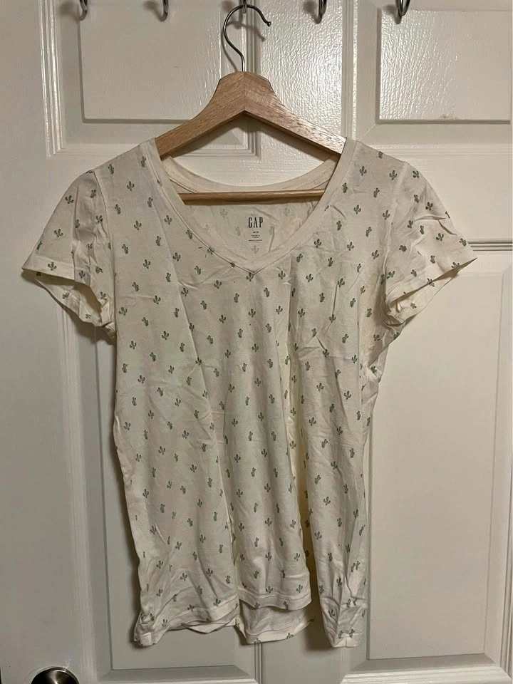GAP White Cactus Print V-Neck Tee XS Petite