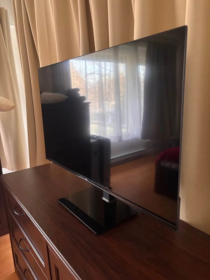 MOVING SALE - MUST GO BY APRIL 18th - 43" TCL Smart TV - photo 3