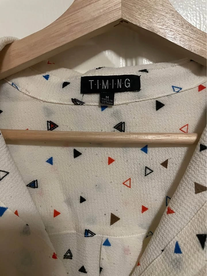 Timing Cropped Knotted Front Blouse M Triangle Print - photo 2