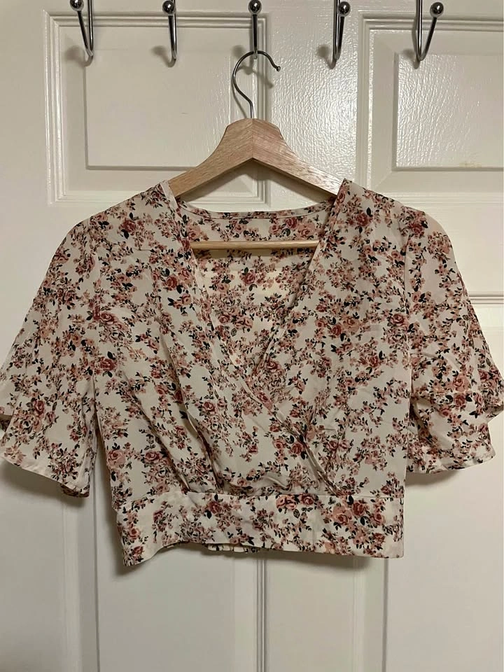 Floral Wrap Short Sleeve Top size S
