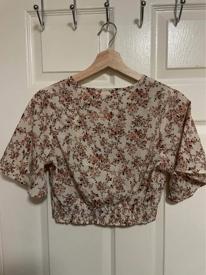 Floral Wrap Short Sleeve Top size S - photo 2