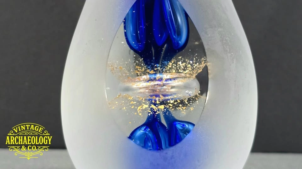 ART GLASS PAPERWEIGHT CONTROLLED BUBBLES IN BLUE AND GOLD FLECKS - photo 2