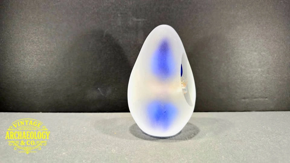 ART GLASS PAPERWEIGHT CONTROLLED BUBBLES IN BLUE AND GOLD FLECKS - photo 3