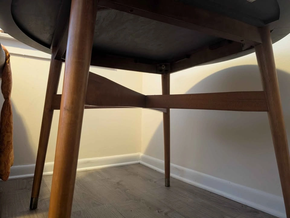 Round Table - Stable, Minor Top Damage - photo 2