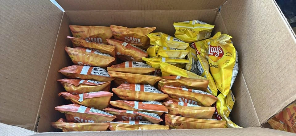 20 Sun Chips & 10 Lay's Snack Box