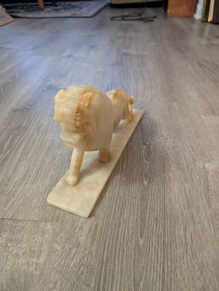 Marble Lion Statuette - photo 3