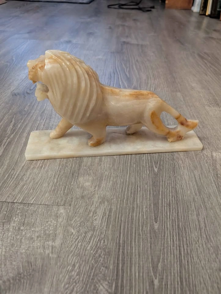 Marble Lion Statuette - photo 4