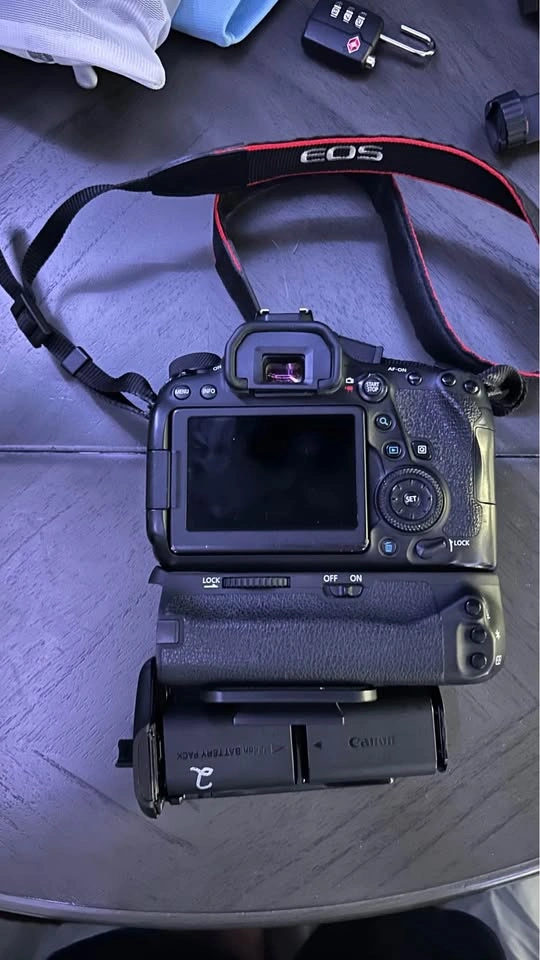 Canon EOS 6D Mark II DSLR Camera with Battery Pack - photo 2