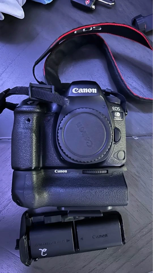 Canon EOS 6D Mark II DSLR Camera with Battery Pack - photo 3