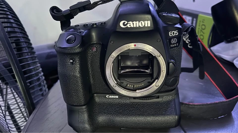 Canon EOS 6D Mark II DSLR Camera with Battery Pack - photo 4
