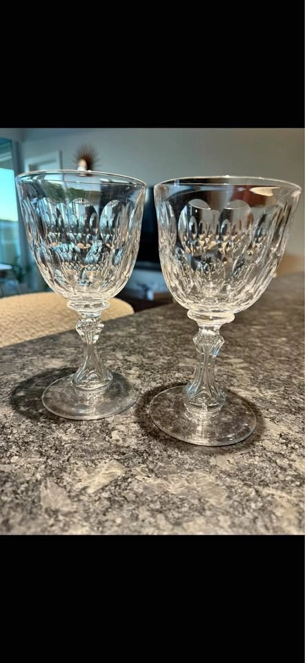 Vintage Wine Couple Glasses