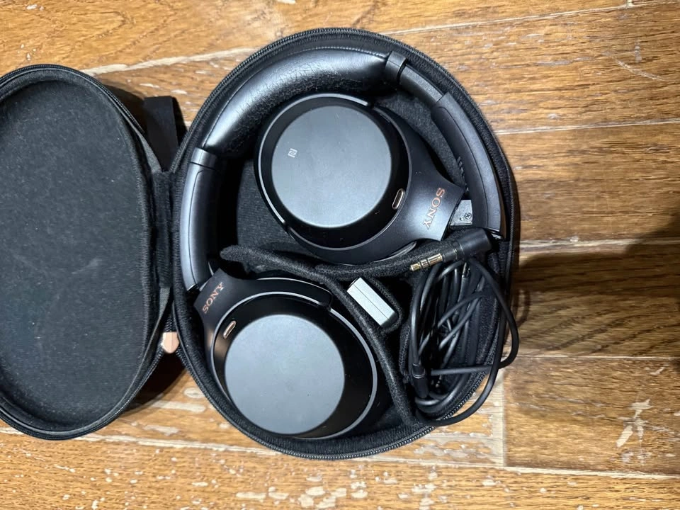 Sony WH-1000XM3 Noise Cancelling Headphones w Case, Cables - photo 3