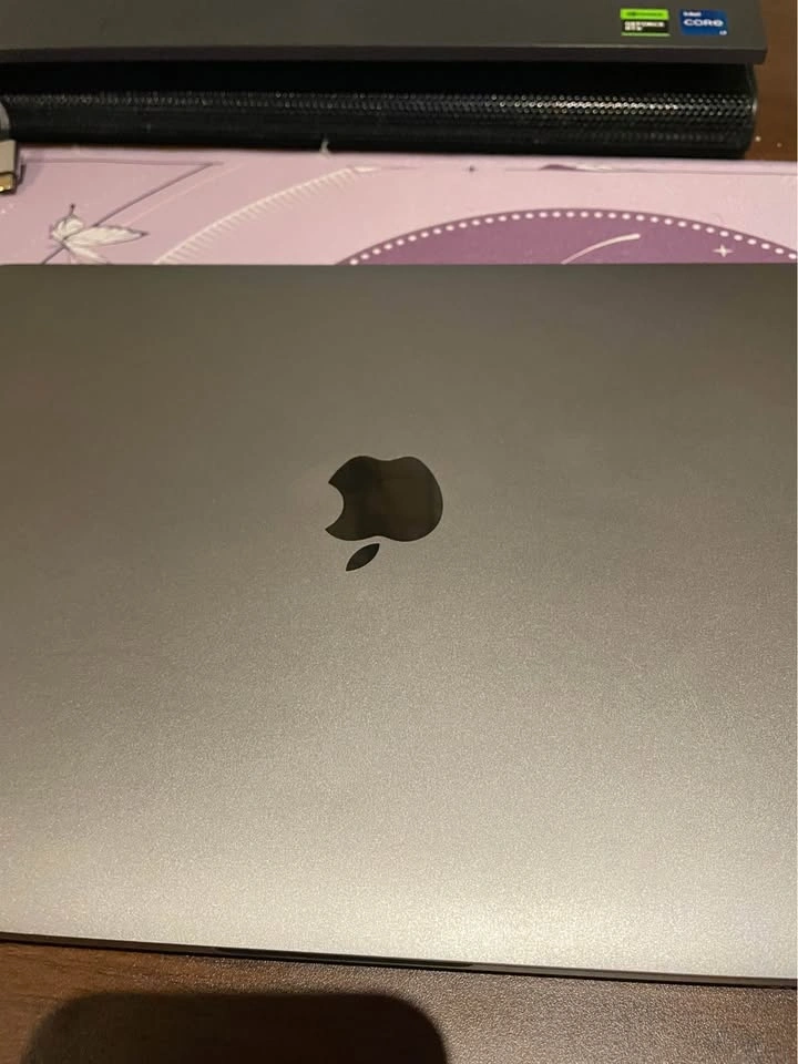 MacBook Pro 2020 - photo 2
