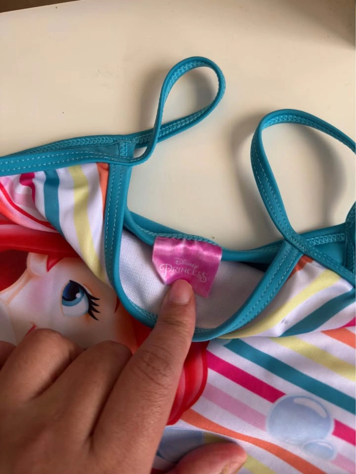 Girl's swimsuit 5/6 - photo 2