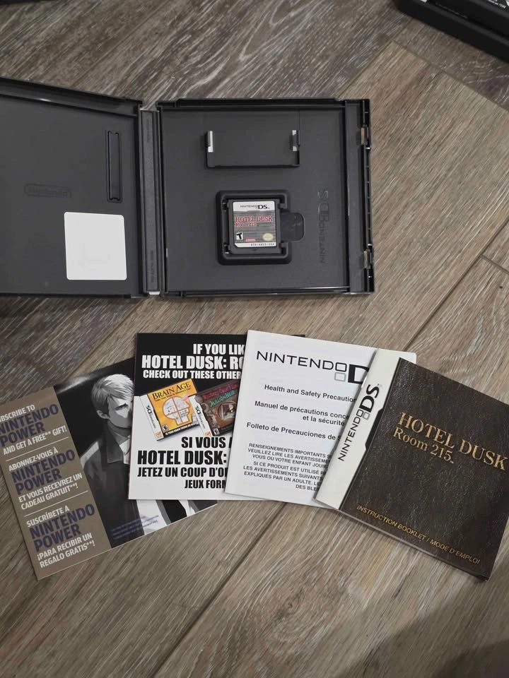 Hotel Dusk: Room 215 (Nintendo DS) - CIB - photo 3