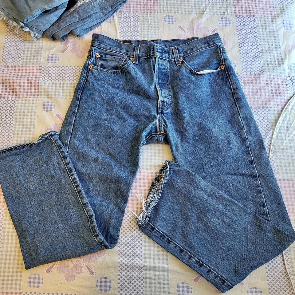 Levis Blue Jeans - Waist 27-29