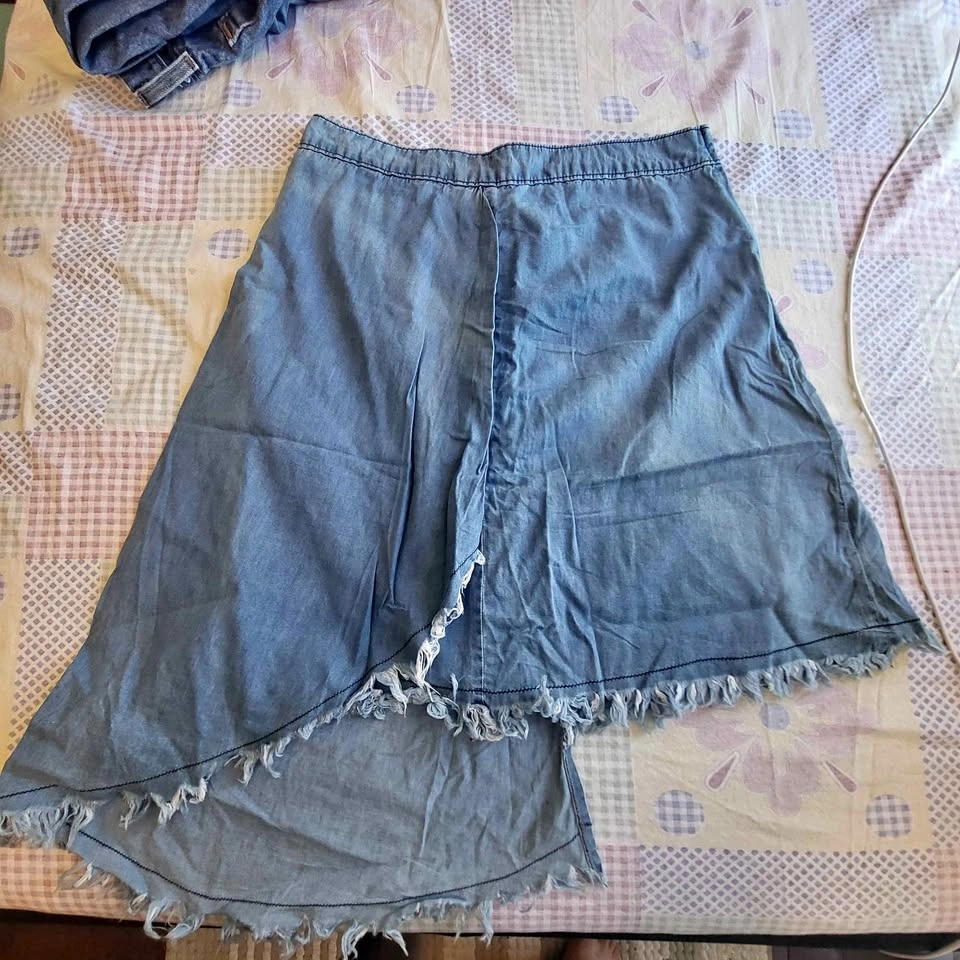 Assymetric denim skirt mid